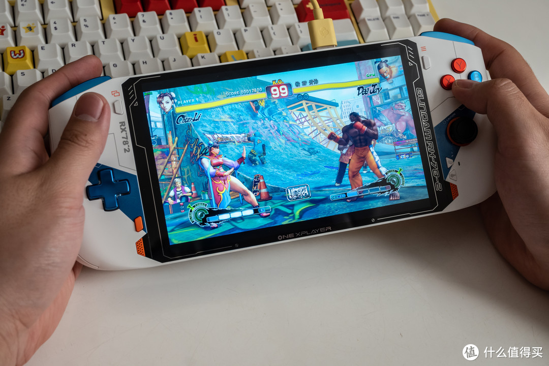 还在买游戏本吗?便携的PC游戏新兵器!OnexPlayer mini高达限量版游戏掌机,挽救你的喜+1!